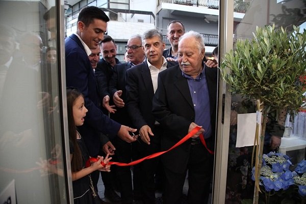 ΕΓΚΑΙΝΙΑΣΤΗΚΕ ΤΟ ΓΡΑΦΕΙΟ ΤΗΣ ACS ΑΝΔΡΕΑ ΜΠΡΕΖΑ ΣΤΟΝ ΤΥΡΝΑΒΟ (ΦΩΤΟ)