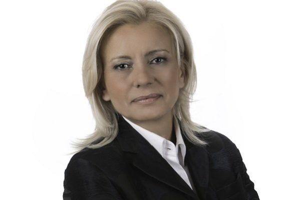 ΡΕΝΑ ΚΑΡΑΛΑΡΙΩΤΟΥ: Η ΛΑΡΙΣΑ ΜΠΡΟΣΤΑ ΑΠΟ ΤΟ ΡΕΥΜΑ ΠΟΛΙΤΙΚΗΣ ΑΛΛΑΓΗΣ ΠΟΥ ΣΑΡΩΝΕΙ ΤΗ ΧΩΡΑ