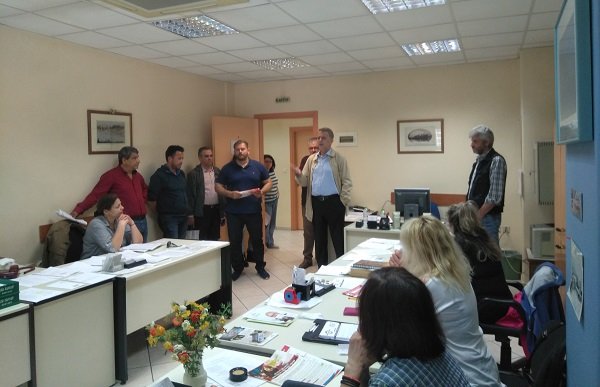 ΣΕ ΔΗΜΟΣΙΕΣ ΥΠΗΡΕΣΙΕΣ ΤΗΣ ΛΑΡΙΣΑΣ ΚΛΙΜΑΚΙΟ ΤΗΣ ΛΑΪΚΗΣ ΣΥΣΠΕΙΡΩΣΗΣ