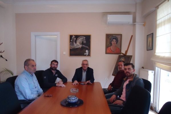 Ο Π. ΣΑΡΧΩΣΗΣ ΚΑΛΥΠΤΕΙ ΤΗ ΜΕΤΑΦΟΡΑ ΠΑΙΚΤΩΝ ΚΑΙ ΦΙΛΑΘΛΩΝ ΤΟΥ ΔΑΜΑΣΙΑΚΟΥ ΣΤΟΝ ΤΕΛΙΚΟ