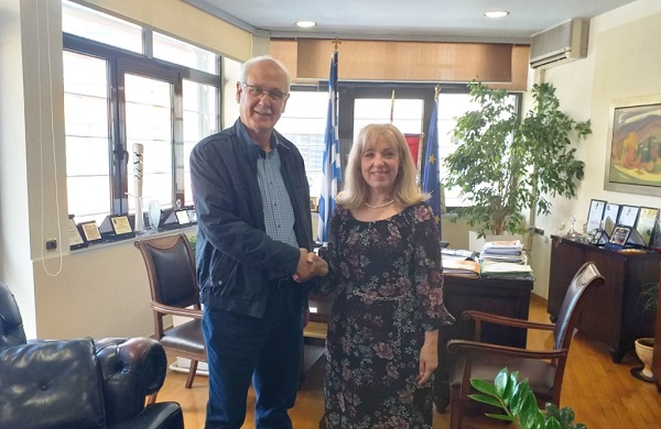 ΣΤΗ «ΣΥΜΠΑΡΑΤΑΞΗ ΛΑΡΙΣΑΙΩΝ» Η ΕΚΠΑΙΔΕΥΤΙΚΟΣ ΚΑΙ ΣΥΓΓΡΑΦΕΑΣ ΖΩΗ ΚΑΛΑΦΑΤΗ – ΔΕΡΒΕΝΗ
