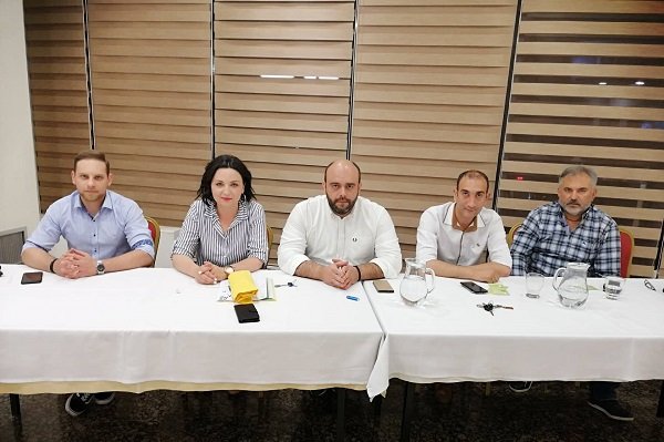ΚΙΝΑΛ ΛΑΡΙΣΑΣ: ΔΙΜΕΤΩΠΟΣ ΑΓΩΝΑΣ ΑΠΕΝΑΝΤΙ ΣΕ ΣΥΡΙΖΑ ΚΑΙ ΝΔ