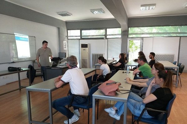 ΟΜΑΔΙΚΟ ΕΡΓΑΣΤΗΡΙ ΣΤΟΝ ΤΥΡΝΑΒΟ ΓΙΑ ΑΝΕΡΓΟΥΣ ΚΑΙ ΕΡΓΑΖΟΜΕΝΟΥΣ