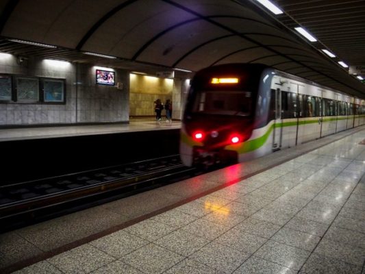 ΝΕΚΡΟΣ ΑΝΔΡΑΣ ΠΟΥ ΕΠΕΣΕ ΣΤΙΣ ΓΡΑΜΜΕΣ ΤΟΥ ΜΕΤΡΟ