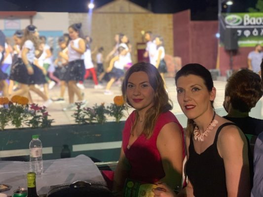 ΣΤΕΛΛΑ ΜΠΙΖΙΟΥ: ΓΥΡΙΖΟΥΜΕ ΣΕΛΙΔΑ ΣΤΕΛΝΟΝΤΑΣ ΜΗΝΥΜΑ ΕΝΟΤΗΤΑΣ