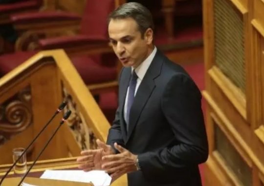 ΒΛΕΠΟΝΤΑΣ ΚΑΙ ΚΑΝΟΝΤΑΣ
