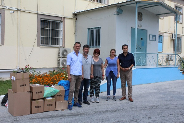 ΜΟΙΡΑΣΕ ΡΟΥΧΑ ΣΕ ΑΠΟΡΟΥΣ ΚΡΑΤΟΥΜΕΝΟΥΣ ΤΩΝ ΦΥΛΑΚΩΝ Η ΠΕΡΙΦΕΡΕΙΑ ΘΕΣΣΑΛΙΑΣ