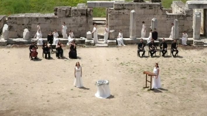 Ο  «ΥΜΝΟΣ ΤΗΣ ΕΙΡΗΝΗΣ» ΩΔΗ ΣΤΟ ΑΡΧΑΙΟ ΘΕΑΤΡΟ ΛΑΡΙΣΑΣ (ΒΙΝΤΕΟ)