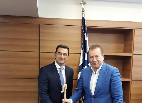 ΟΙ ΔΥΟ ΘΕΣΣΑΛΟΙ ΥΦΥΠΟΥΡΓΟΙ ΚΑΙ Η… ΓΚΛΙΤΣΑ!