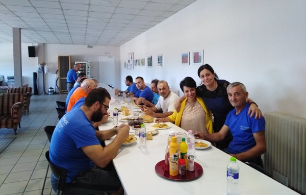ΑΝΘΡΩΠΙΝΗ, ΣΗΜΑΤΟΔΟΤΩΝΤΑΣ ΤΟ ΝΕΟ ΠΟΥ ΕΡΧΕΤΑΙ