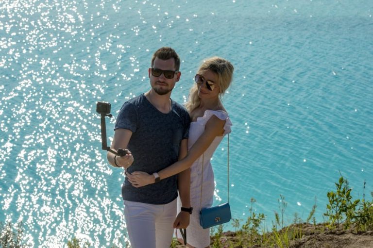 ΤΟΞΙΚΗ ΛΙΜΝΗ ΣΤΗ ΣΙΒΗΡΙΑ ΓΙΝΕΤΑΙ ΠΟΛΟΣ ΕΛΞΗΣ ΓΙΑ SELFIES