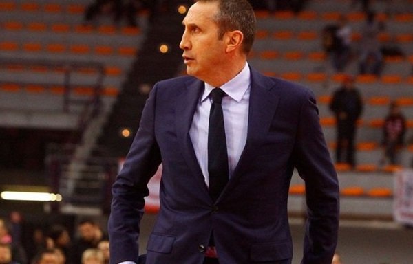 ΣΤΟ ΠΛΕΥΡΟ ΤΟΥ ΝΤΕΪΒΙΝΤ ΜΠΛΑΤ Η ΠΑΕ ΑΕΛ ΚΑΙ Ο ΑΛ. ΚΟΥΓΙΑΣ