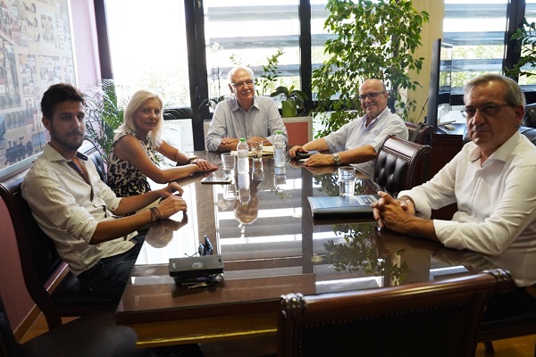 ΣΕ ΚΑΛΟ ΚΛΙΜΑ Η ΣΥΝΑΝΤΗΣΗ ΚΑΛΟΓΙΑΝΝΗ ΜΕ ΤΟΥΣ ΕΠΙΚΕΦΑΛΗΣ ΤΩΝ ΠΑΡΑΤΑΞΕΩΝ