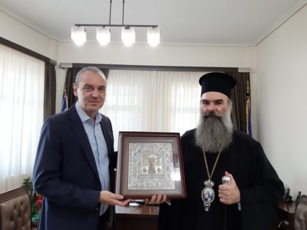 ΤΟΝ ΜΗΤΡΟΠΟΛΙΤΗ ΚΑΙ ΤΟΝ ΔΙΟΙΚΗΤΗ ΤΗΣ ΠΥΡΟΣΒΕΣΤΙΚΗΣ ΥΠΟΔΕΧΘΗΚΕ Ο ΔΗΜΑΡΧΟΣ