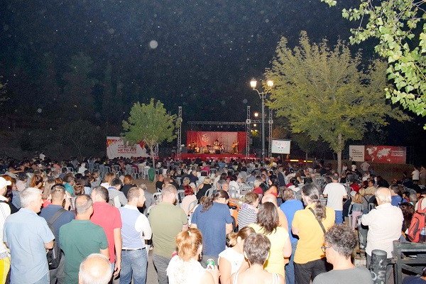 ΜΕ ΠΥΞ ΛΑΞ ΚΟΡΥΦΩΝΕΤΑΙ ΣΗΜΕΡΑ ΤΟ ΦΕΣΤΙΒΑΛ ΤΗΣ ΚΝΕ ΣΤΗ ΛΑΡΙΣΑ