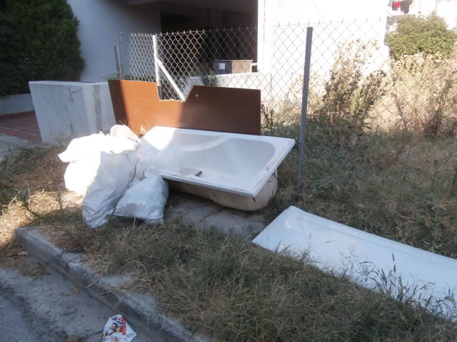 ΜΕΤΑ ΤΗ ΛΕΚΑΝΗ ΚΑΙ Η ΜΠΑΝΙΕΡΑ ΓΙΑ ΝΑ ΣΥΜΠΛΗΡΩΣΕΙ ΤΟ… ΣΕΤ