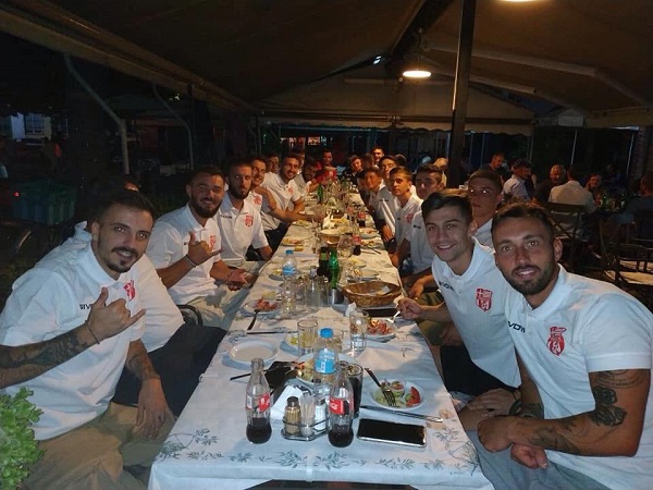 ΜΙΑ ΟΙΚΟΓΕΝΕΙΑ Η ΟΜΑΔΑ ΤΟΥ ΤΥΡΝΑΒΟΥ 2005