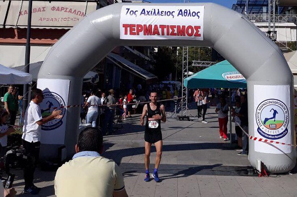 ΠΡΩΤΙΑ ΤΟΥ ΝΙΚΟΥ ΤΣΙΚΟΥΡΑ ΣΤΟΝ 7ο ΑΧΙΛΛΕΙΟ ΑΘΛΟ ΣΤΑ ΦΑΡΣΑΛΑ