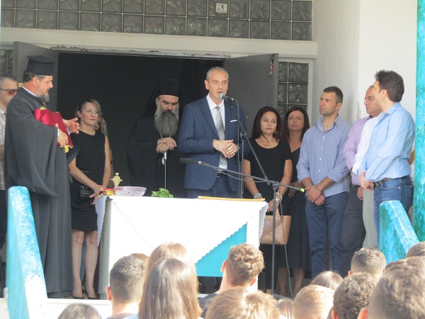 ΣΕ ΣΧΟΛΕΙΑ ΤΗΣ ΕΛΑΣΣΟΝΑΣ ΚΑΙ ΤΗΣ ΓΑΛΑΝΟΒΡΥΣΗΣ Ο ΝΙΚΟΣ ΓΑΤΣΑΣ