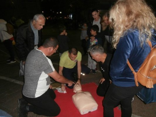 ΜΑΘΗΜΑΤΑ ΚΑΡΠΑ ΣΤΗΝ ΚΕΝΤΡΙΚΗ ΠΛΑΤΕΙΑ ΤΗΣ ΛΑΡΙΣΑΣ