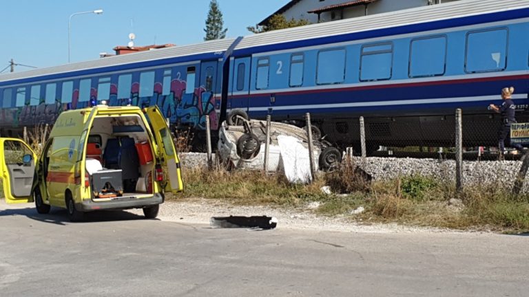 70ΧΡΟΝΗ ΝΕΚΡΗ ΣΕ ΣΥΓΚΡΟΥΣΗ ΙΧ ΜΕ ΤΡΕΝΟ ΣΤΑ ΤΡΙΚΑΛΑ