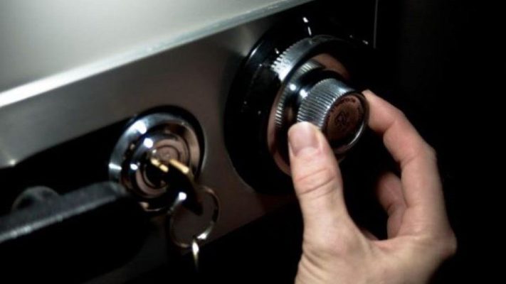 «ΣΗΚΩΣΑΝ» ΧΡΗΜΑΤΟΚΙΒΩΤΙΟ ΜΕ 42.000€ ΑΠΟ ΚΑΤΑΣΤΗΜΑ
