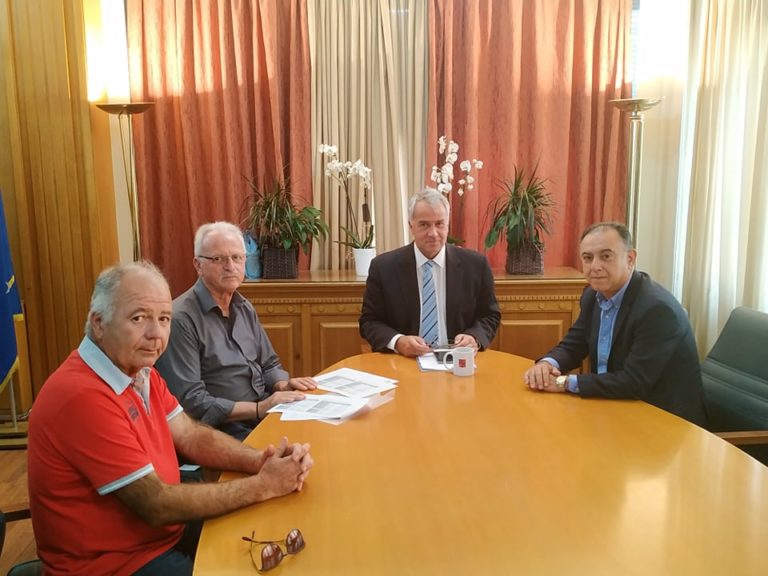 ΣΤΟ Υπ.ΑΑΤ Ο ΧΡ. ΚΕΛΛΑΣ ΜΕ ΜΕΛΙΣΣΟΚΟΜΟΥΣ