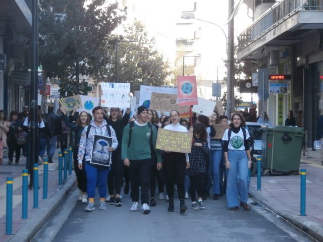 ΜΑΘΗΤΙΚΗ ΠΟΡΕΙΑ ΓΙΑ ΤΗΝ ΚΛΙΜΑΤΙΚΗ ΑΛΛΑΓΗ ΣΤΗ ΛΑΡΙΣΑ