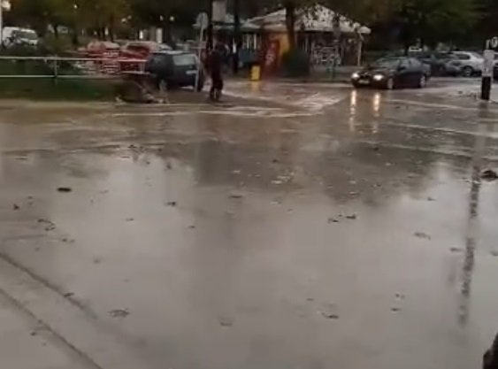 ΠΛΗΜΜΥΡΙΣΕ ΤΟ ΚΕΝΤΡΟ ΤΟΥ ΑΜΠΕΛΩΝΑ
