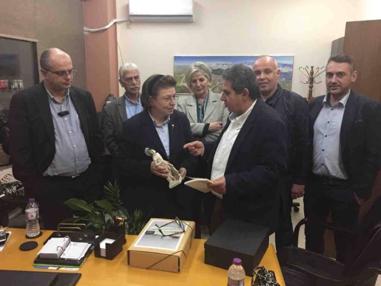 ΑΝΑΣΤΗΛΩΝΕΤΑΙ ΤΟ ΑΡΧΑΙΟ ΤΕΙΧΟΣ ΤΩΝ ΦΑΡΣΑΛΩΝ