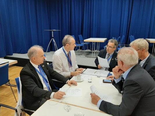 ΣΤΙΣ ΕΡΓΑΣΙΕΣ ΤΗΣ 9ης ΕΛΛΗΝΟΓΕΡΜΑΝΙΚΗΣ ΣΥΝΕΛΕΥΣΗΣ ΣΤΟ ΈΡΝΤΙΓΚ ΤΗΣ ΒΑΥΑΡΙΑΣ ΟΙ Ν. ΓΑΤΣΑΣ ΚΑΙ Γ. ΜΑΝΩΛΗΣ