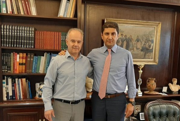 ΣΤΗΝΕΤΑΙ ΥΠΑΙΘΡΙΟ ΓΥΜΝΑΣΤΗΡΙΟ ΣΤΟΥΣ ΓΟΝΝΟΥΣ