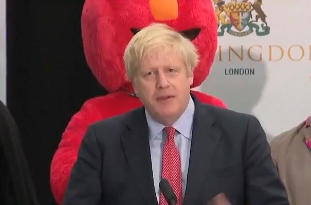 ΘΡΙΑΜΒΟΣ ΤΟΥ ΜΠ. ΤΖΟΝΣΟΝ ΚΑΙ ΟΛΟΤΑΧΩΣ ΓΙΑ BREXIT