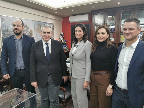 ΓΙΑ ΤΗ ΘΕΣΣΑΛΙΑ