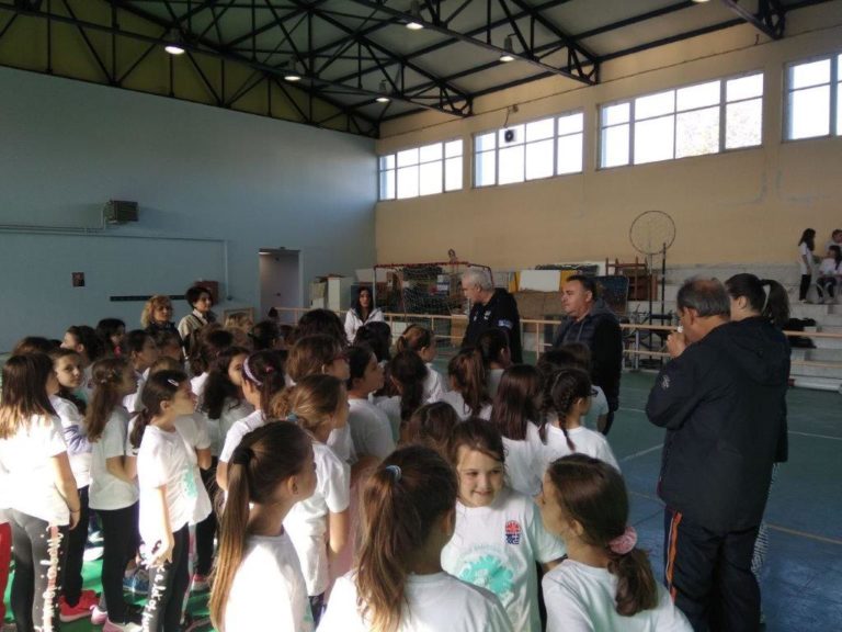 ΜΠΑΣΚΕΤ ΓΙΑ ΚΟΡΙΤΣΙΑ ΣΤΑ ΣΧΟΛΕΙΑ: ΜΙΑ ΞΕΧΩΡΙΣΤΗ ΔΙΑΚΡΙΣΗ ΤΟΥ 13 ου Δ. ΣΧ. ΛΑΡΙΣΑΣ»