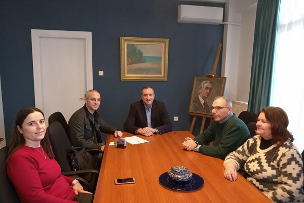 ΞΕΚΙΝΑ Η ΑΝΑΚΑΤΑΣΚΕΥΗ ΠΑΙΔΙΚΩΝ ΧΑΡΩΝ ΣΤΟ ΔΗΜΟ ΤΥΡΝΑΒΟΥ