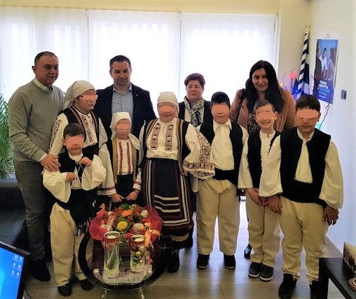 ΜΙΚΡΑ ΣΑΡΑΚΑΤΣΑΝΟΠΟΥΛΑ ΤΑ ΕΨΑΛΛΑΝ ΣΤΟΝ ΧΡΗΣΤΟ ΚΕΛΛΑ