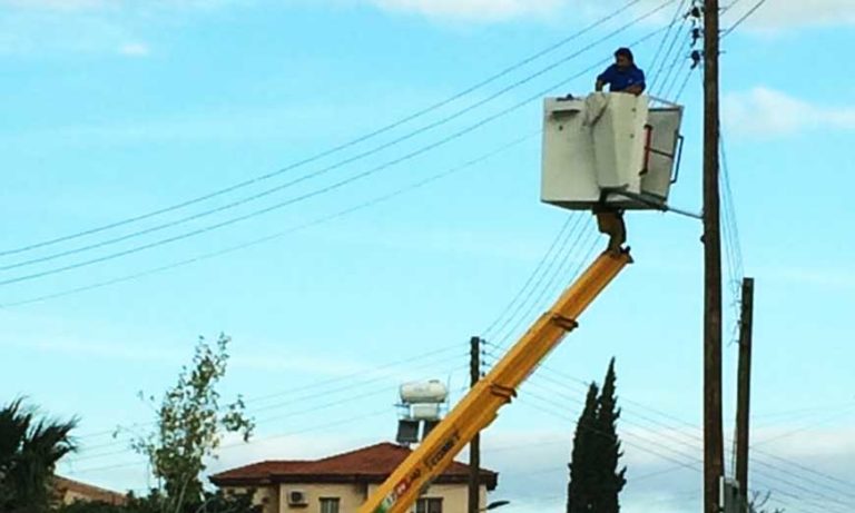 ΑΝΤΙΚΑΤΑΣΤΑΣΗ 1.500 ΛΑΜΠΤΗΡΩΝ ΣΤΟ ΔΗΜΟ ΤΥΡΝΑΒΟΥ