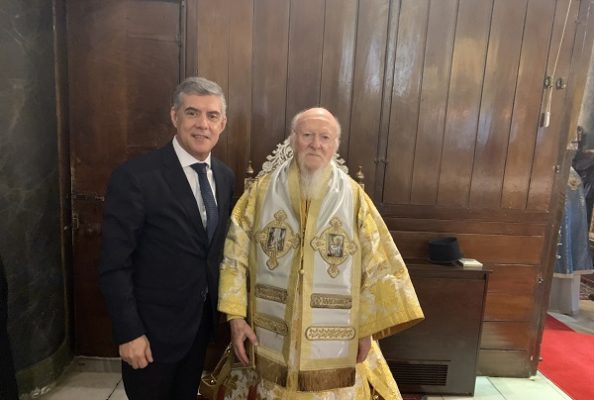 ΤΑ ΘΕΟΦΑΝΕΙΑ ΣΤΕΛΝΟΥΝ ΜΗΝΥΜΑ ΣΥΝΥΠΑΡΞΗΣ, ΣΕΒΑΣΜΟΥ ΣΤΗΝ ΕΤΕΡΟΤΗΤΑ ΚΑΙ ΑΓΑΠΗΣ ΓΙΑ ΤΟΝ ΑΝΘΡΩΠΟ