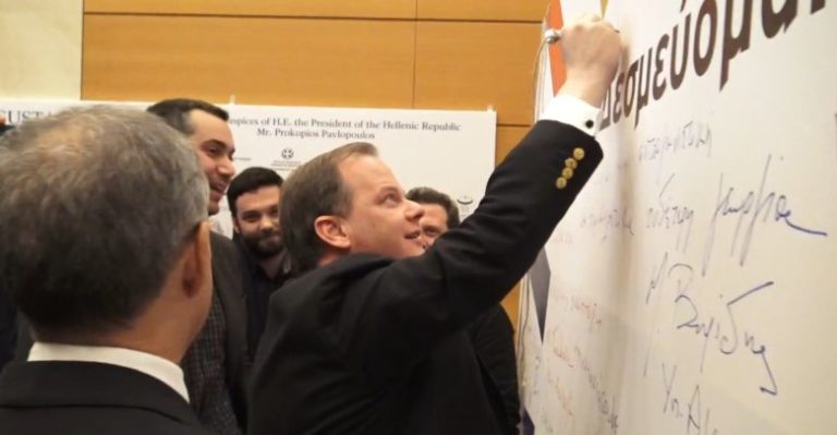 ΚΑΙ ΟΜΩΣ Ο ΥΠ. ΥΠΟΔΟΜΩΝ ΚΩΣΤΑΣ ΚΑΡΑΜΑΝΛΗΣ ΔΕΝ ΗΞΕΡΕ ΠΩΣ ΓΡΑΦΕΤΑΙ Ο ΑΧΕΛΩΟΣ! (ΒΙΝΤΕΟ)