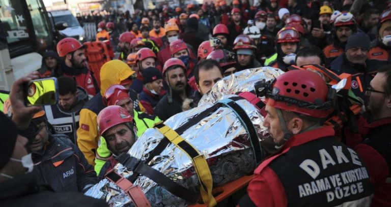 35 ΝΕΚΡΟΙ ΚΑΙ ΠΕΡΙΣΣΟΤΕΡΟΙ ΑΠΟ 1.600 ΤΡΑΥΜΑΤΙΕΣ ΑΠΟ ΤΟ ΣΕΙΣΜΟ ΣΤΗΝ ΤΟΥΡΚΙΑ