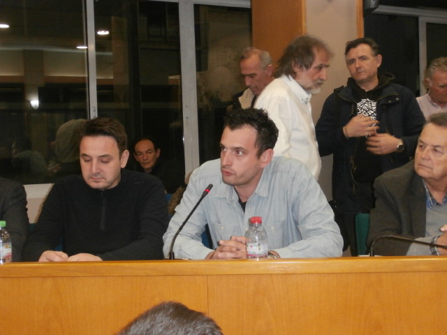 ΠΑΡΕΜΒΑΣΗ ΑΓΡΟΤΩΝ ΣΤΗ ΣΥΝΕΔΡΙΑΣΗ ΤΟΥ ΠΕΡΙΦΕΡΕΙΑΚΟΥ ΣΥΜΒΟΥΛΙΟΥ