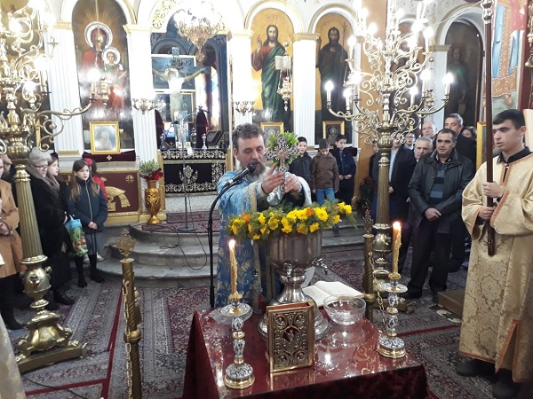 ΓΙΟΡΤΑΣΑΝ ΤΑ ΘΕΟΦΑΝΕΙΑ ΣΤΟΝ ΑΜΠΕΛΩΝΑ