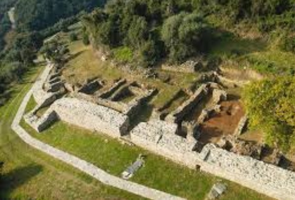 ΔΙΑΛΕΞΗ ΣΤΗ ΛΑΡΙΣΑ ΓΙΑ ΤΟ ΚΑΣΤΡΟ ΤΗΣ ΒΕΛΙΚΑΣ