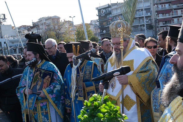 ΜΕ ΛΑΜΠΡΟΤΗΤΑ ΓΙΟΡΤΑΣΤΗΚΑΝ ΤΑ ΘΕΟΦΑΝΕΙΑ ΣΤΗ ΛΑΡΙΣΑ