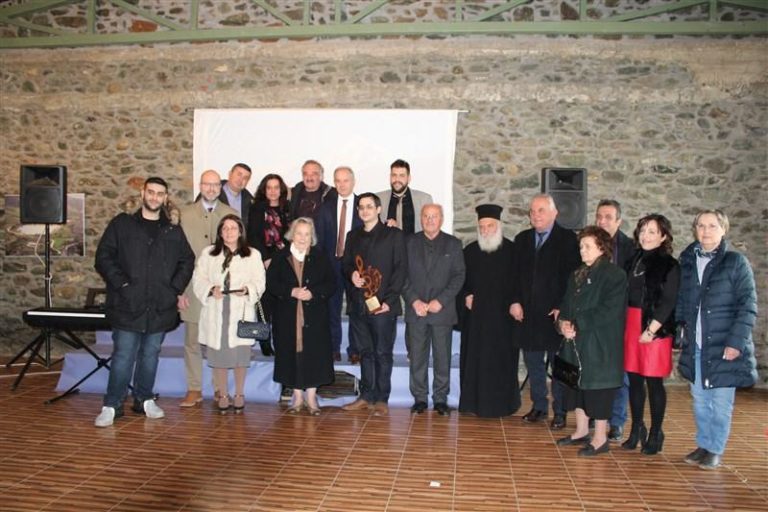 Ο ΔΗΜΟΣ ΤΕΜΠΩΝ ΒΡΑΒΕΥΣΕ ΤΟΝ ΜΟΥΣΙΚΟΣΥΝΘΕΤΗ ΕΥΡΙΠΙΔΗ ΜΠΕΚΟ