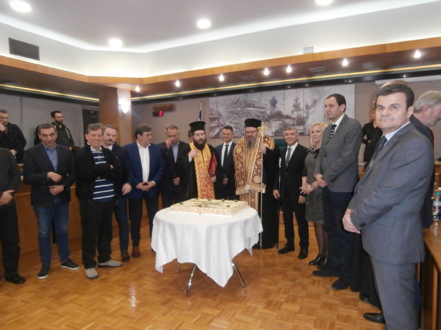 ΚΟΠΗ ΠΙΤΑΣ ΣΤΟ ΠΕΡΙΦΕΡΕΙΑΚΟ ΣΥΜΒΟΥΛΙΟ ΘΕΣΣΑΛΙΑΣ