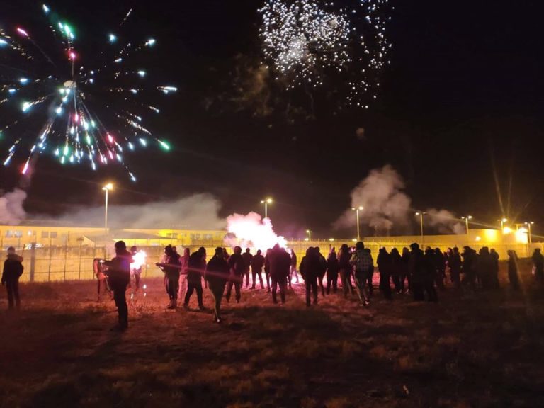 ΑΛΛΗΛΕΓΓΥΟΙ ΥΠΟΔΕΧΤΗΚΑΝ ΤΗ ΝΕΑ ΧΡΟΝΙΑ ΕΞΩ ΑΠΟ ΤΙΣ ΦΥΛΑΚΕΣ ΛΑΡΙΣΑΣ