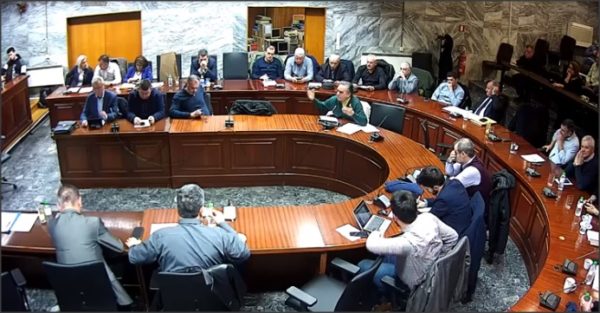 ΑΡΧΑΙΟ ΘΕΑΤΡΟ, ΚΕΠ ΚΑΙ ΓΙΑΤΡΟΣ ΕΡΓΑΣΙΑΣ ΑΠΑΣΧΟΛΗΣΑΝ ΤΗ ΣΥΝΕΔΡΙΑΣΗ ΤΟΥ Δ.Σ. ΔΗΜΟΥ ΛΑΡΙΣΑΙΩΝ