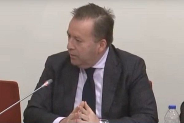 Κανένα σπίτι στο χέρι μικρομεσαίου το κυβερνητικό δόγμα
